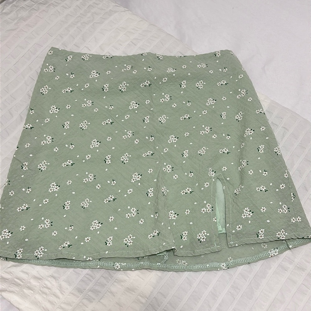 Princess Polly Green Floral Skirt (size 6)